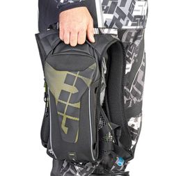 Mochila con bolsa de hidrataci??n integrada, capacidad 3 l. Givi GRT719