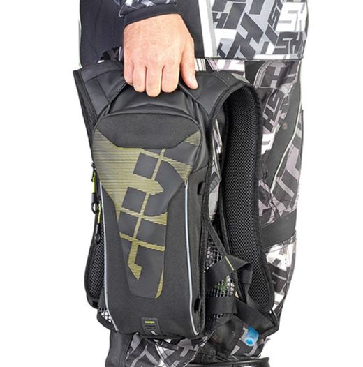 Mochila con bolsa de hidrataci??n integrada, capacidad 3 l. Givi GRT719