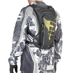 Mochila con bolsa de hidrataci??n integrada, capacidad 3 l. Givi GRT719