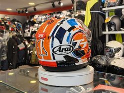 Casco Arai RX-7V EVO 2025 IoM TT Edición Limitada