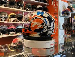 Casco Arai RX-7V EVO 2025 IoM TT Edición Limitada