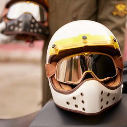 Casco By-City The Rock Blanco hueso