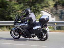 Maleta shad sh40 amb tapa carboni