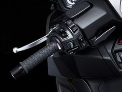 Kymco AK550 Premium E5