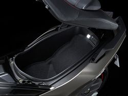 Kymco AK550 Premium E5