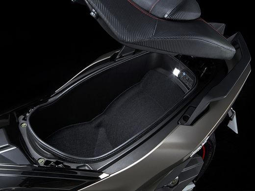 Kymco AK550 Premium E5