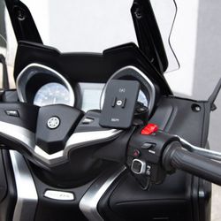 Soporte de teléfono para depósito de liquido de freno