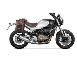 QJMOTOR SRV 550 '22> Fijación  bolsas laterales