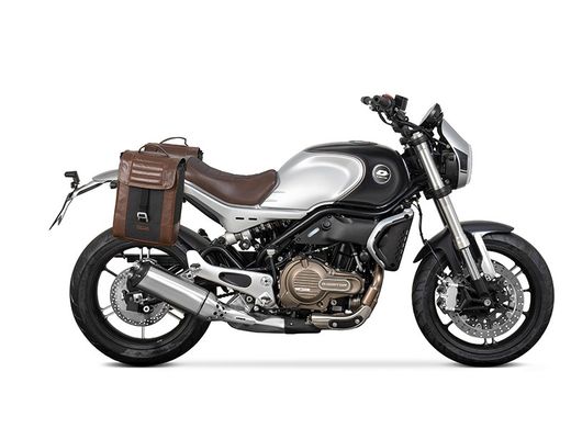 QJMOTOR SRV 550 '22> Fijación  bolsas laterales